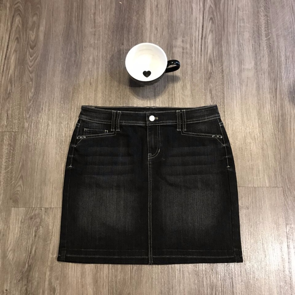 White House Black Market Skirt