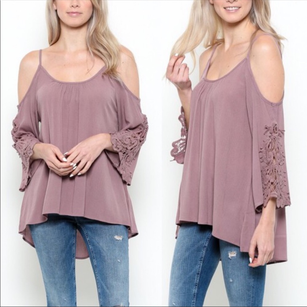 Cold shoulder top in PLUM