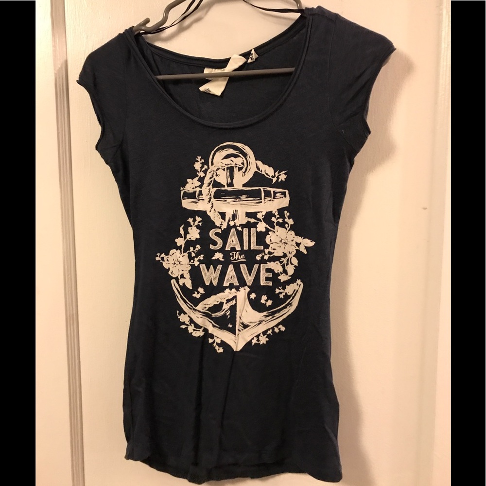 ❗️4 items for $8 ❗️ H&M Sail the Wave shirt