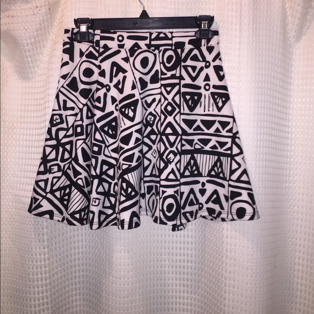 NWOT Aztec Black & White Skirt
