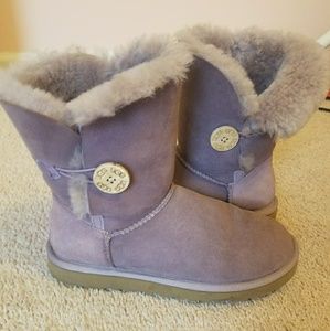 UGG Bailey Button Short, Light purple, size 7