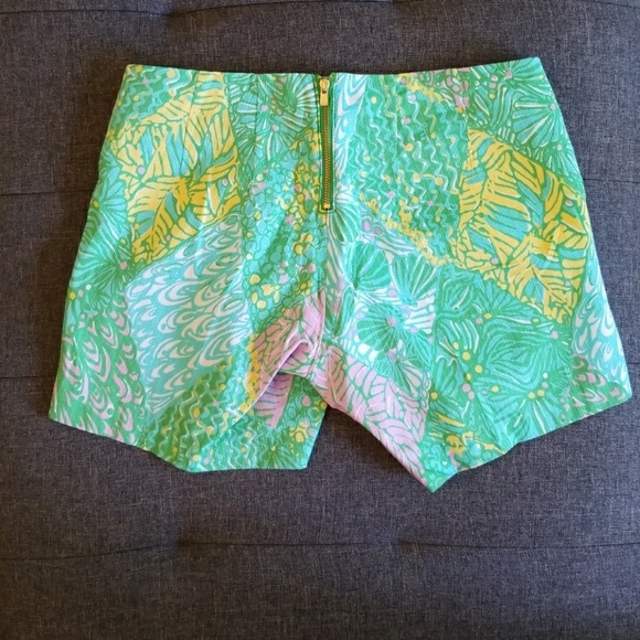 Lilly Pulitzer Deenie Short - Picture 2 of 4