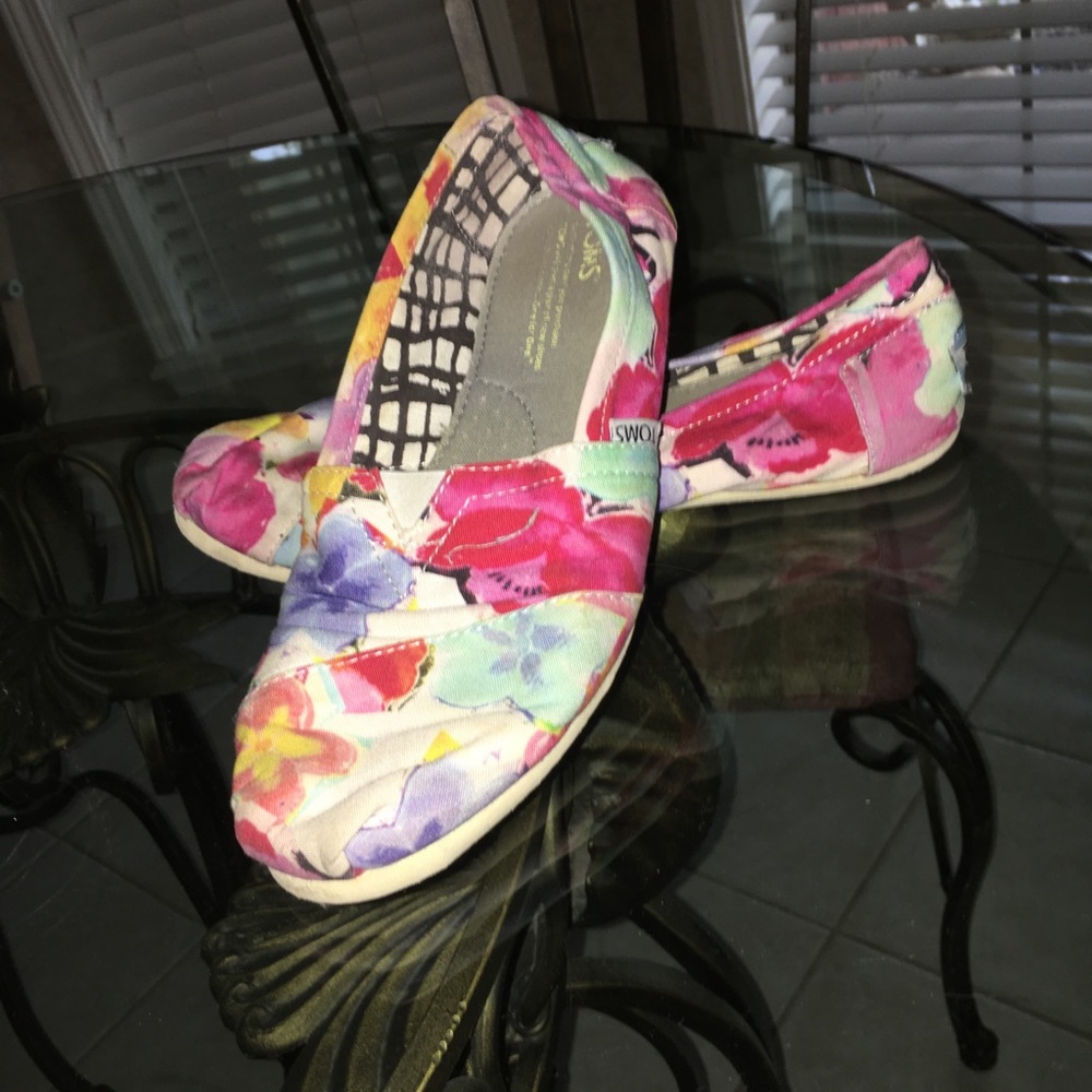 Floral TOMS