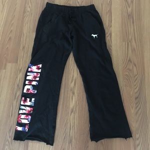 Black Victoria Secret Pink sweats 🖤