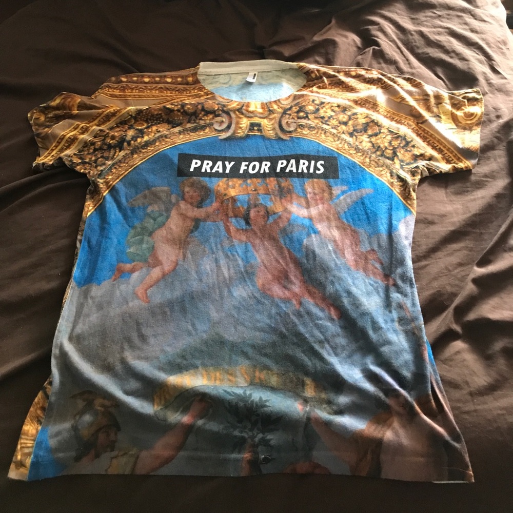 Pray for Paris T shirt rare size M
