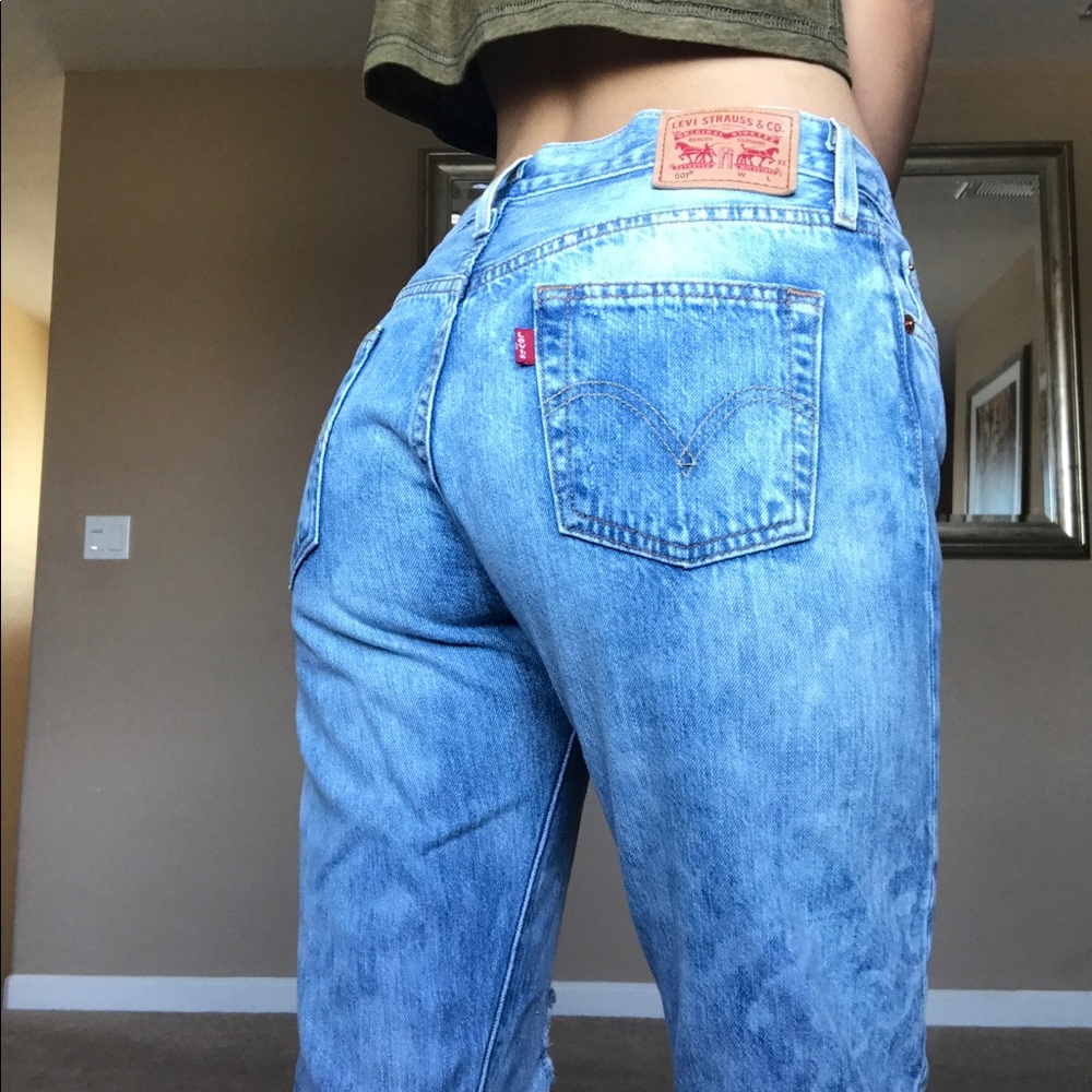 Levis Distressed Boyfriend Jeans!