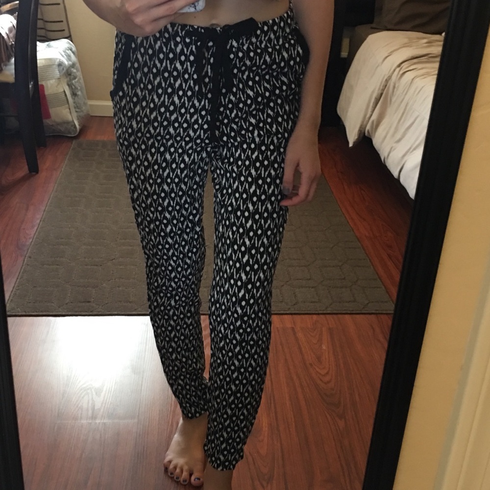 Black and white printed pants