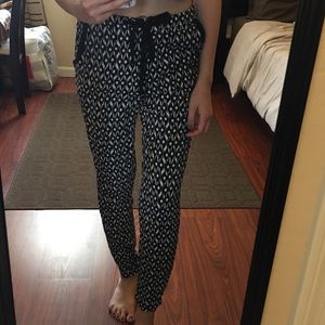 Black and white printed pants