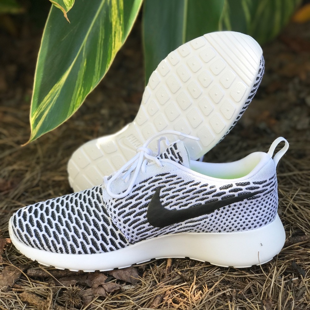 NWT Nike ID Roshe One Flyknit WMNS - Picture 5 of 6