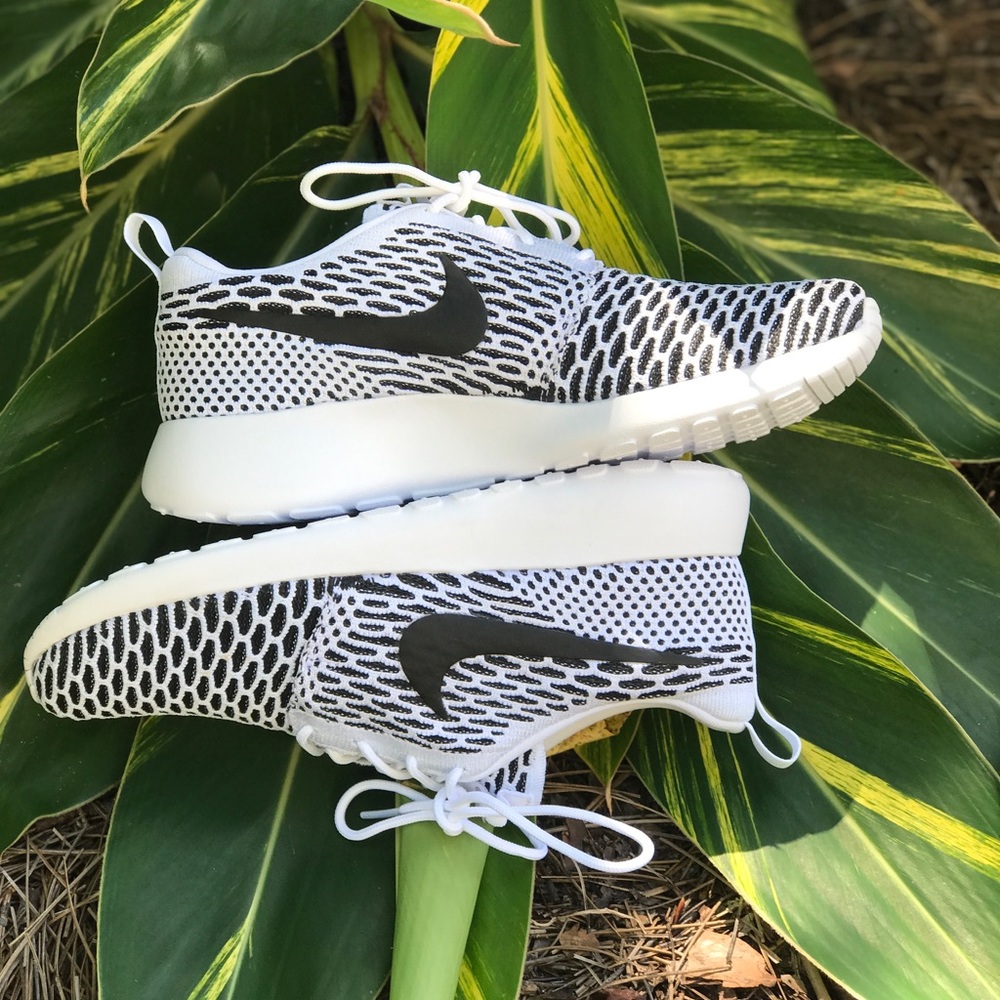 NWT Nike ID Roshe One Flyknit WMNS - Picture 3 of 6