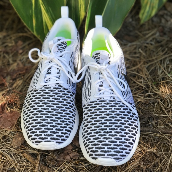 NWT Nike ID Roshe One Flyknit WMNS - Picture 4 of 6