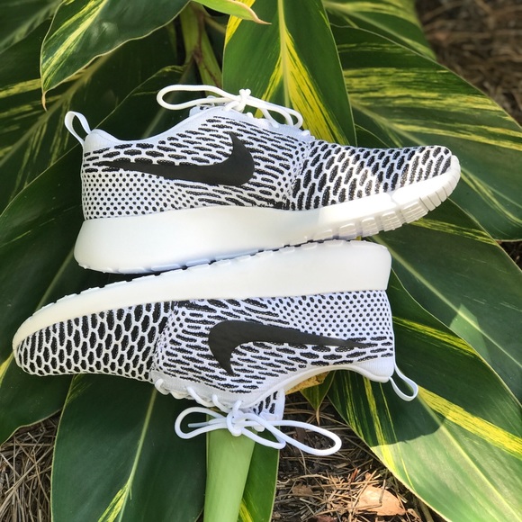 NWT Nike ID Roshe One Flyknit WMNS - Picture 3 of 6