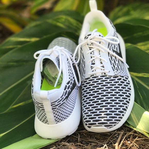 NWT Nike ID Roshe One Flyknit WMNS - Picture 6 of 6