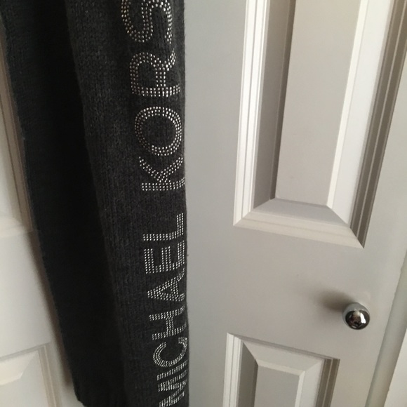 Michael Kors gray scarf-new and cozy! - Picture 1 of 1
