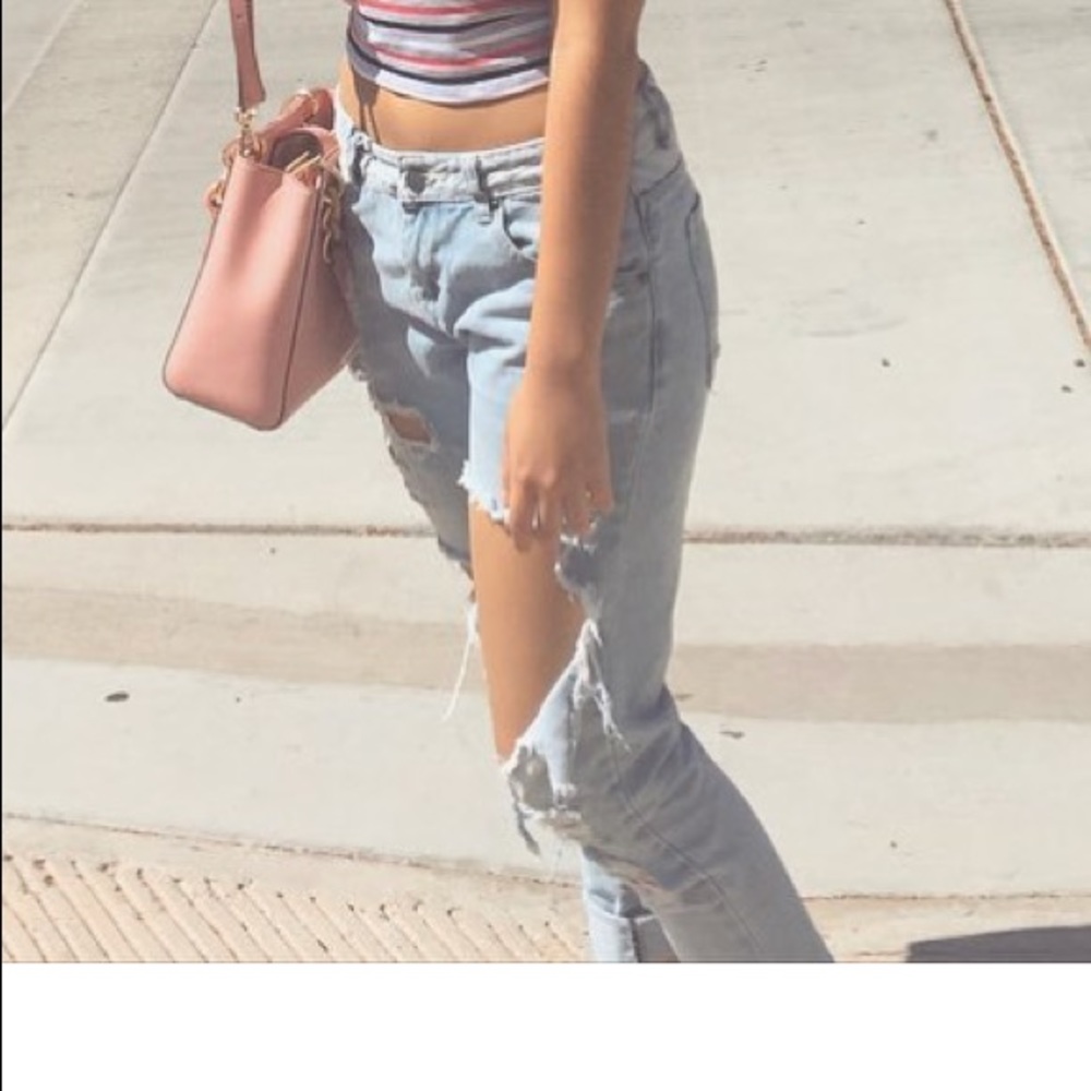 Extreme ripped jeans