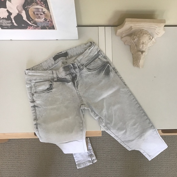 ZARA size 4 light grey jeans w/ ankle zip! - Picture 2 of 8