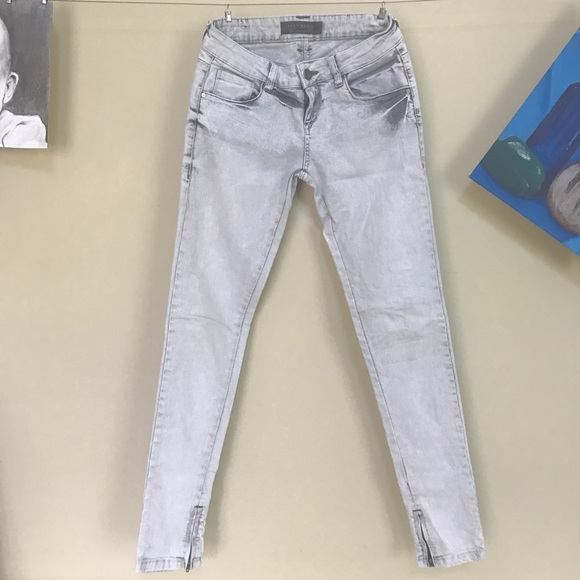 ZARA size 4 light grey jeans w/ ankle zip! - Picture 3 of 8