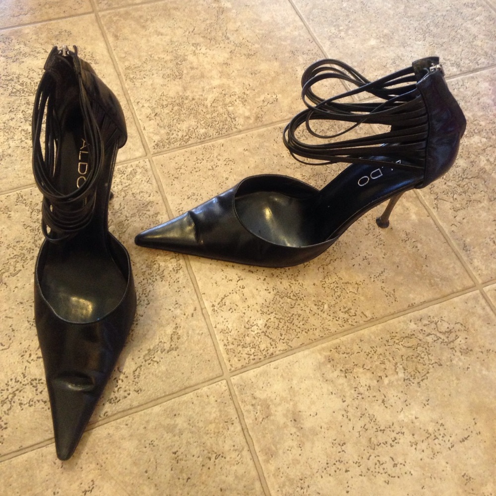 ⚠️‼️ FINAL SALE ‼️ BLACK HEELS