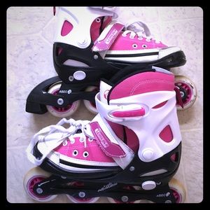 Kids size adjustable roller blades! Cute!