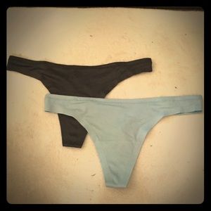 2 thongs