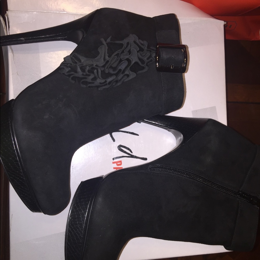 Boots - Picture 3 of 5