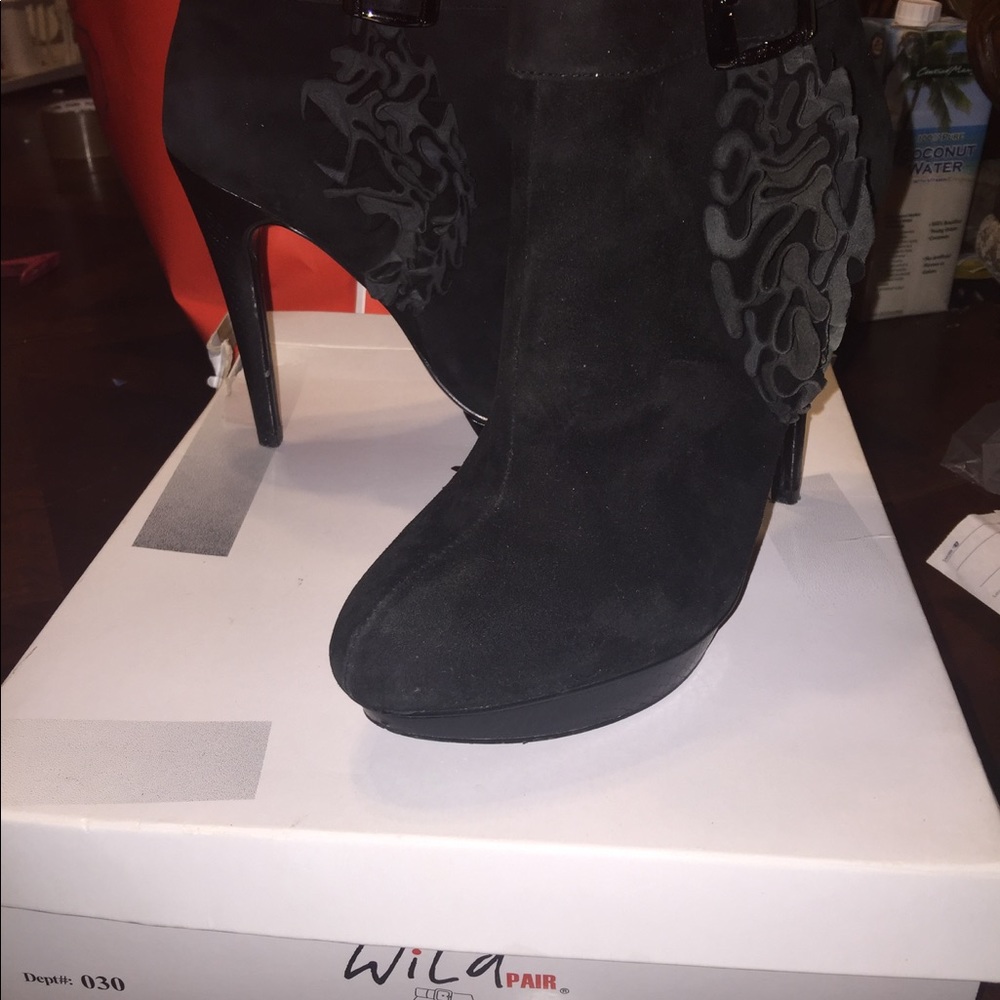 Boots - Picture 5 of 5