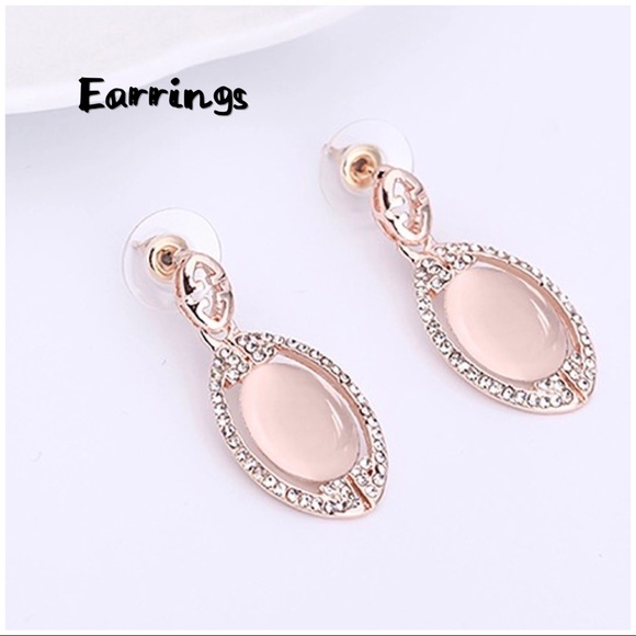 🔴Oval Rhinestone Pendant Necklace & Earrings Set - Picture 3 of 4