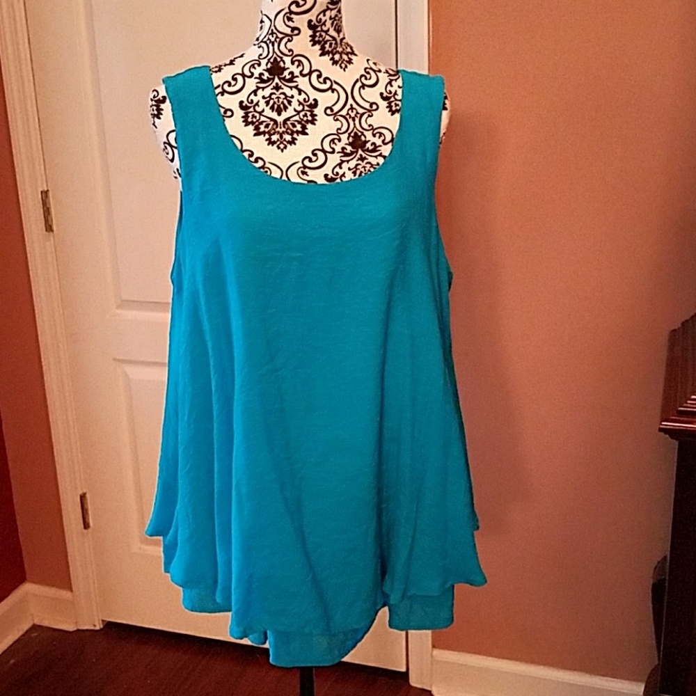 Blue flowy top EUC