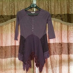 3/4 Raglan Sleeved Handkerchief Hem Printed top