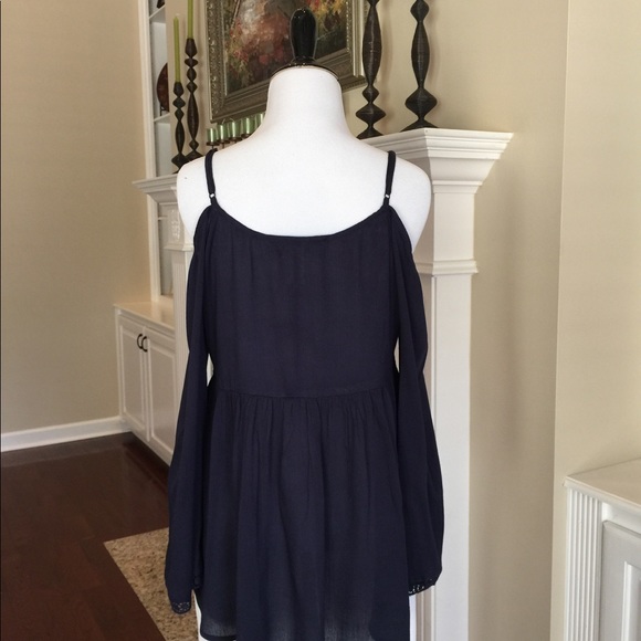 $4.99 Shipping NWT Navy Cold-Shoulder Boho Top - Picture 3 of 7