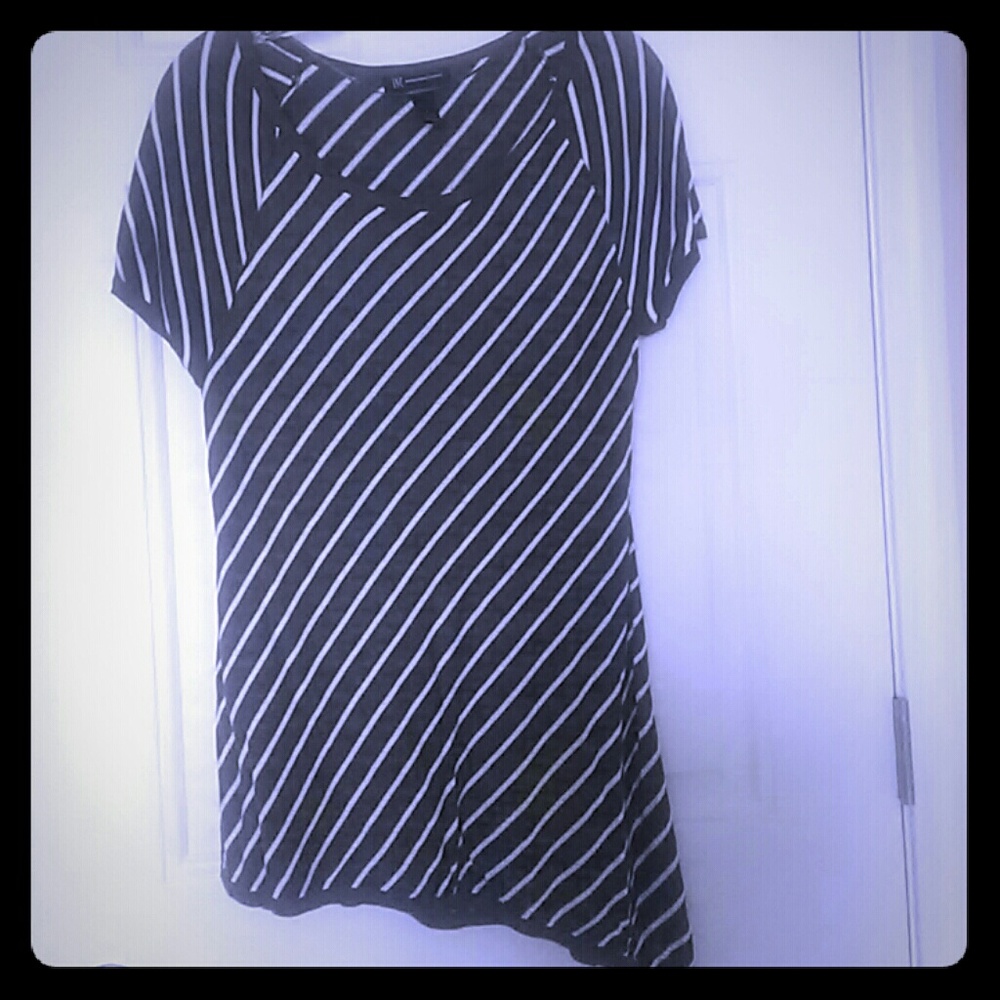 Grey and white diagonal stripped top