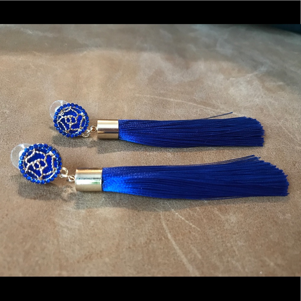 Tassel earring in royal blue