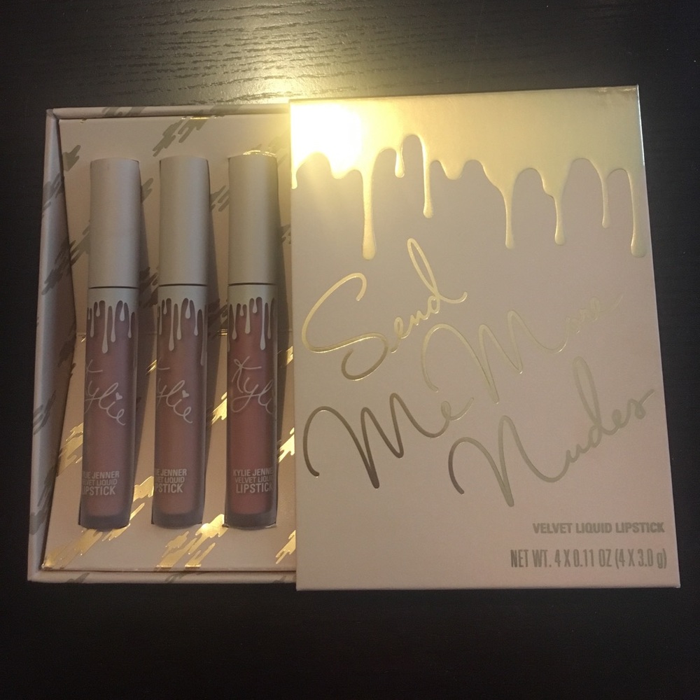 "Commando" in Kylie vacation Nudes collection