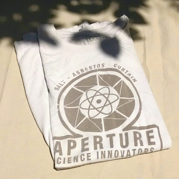 Retro Portal Aperture Science Tee - Picture 3 of 4