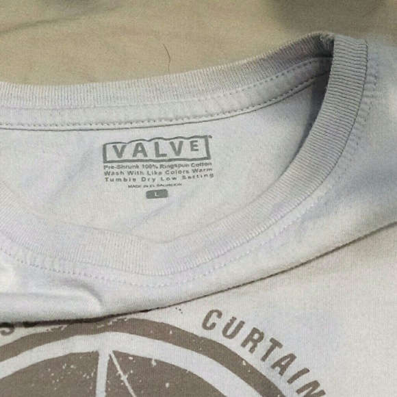 Retro Portal Aperture Science Tee - Picture 4 of 4