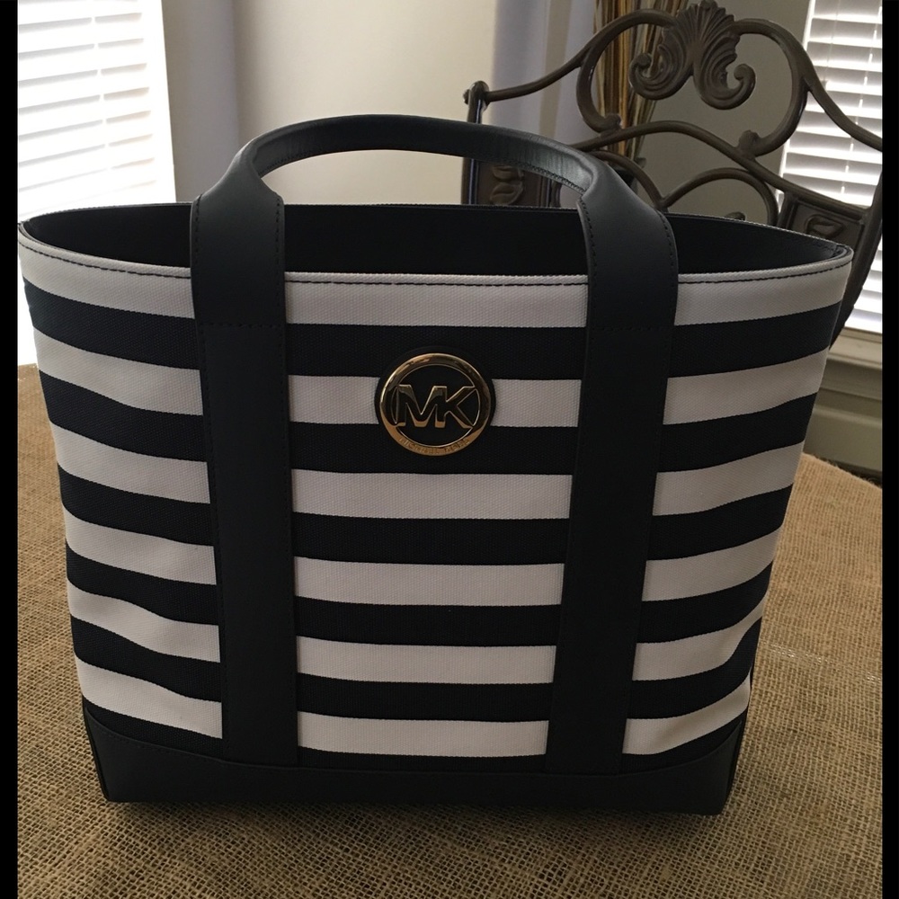 Michael Kors  Fulton Canvas Medium Tote