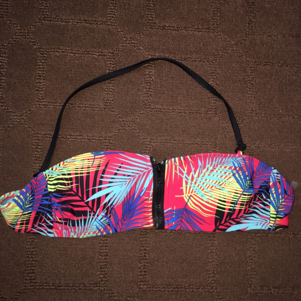 Brand new bikini top