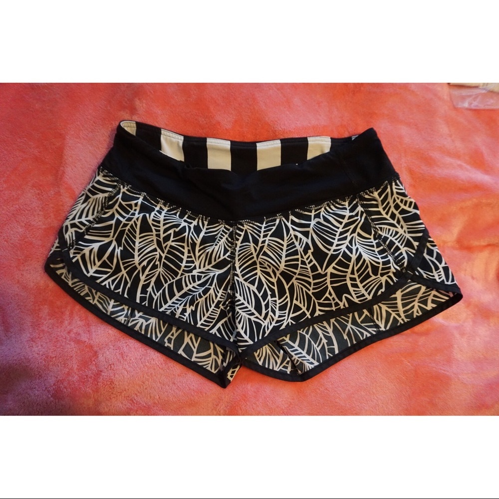 Lululemon Black & White Shorts Size 4