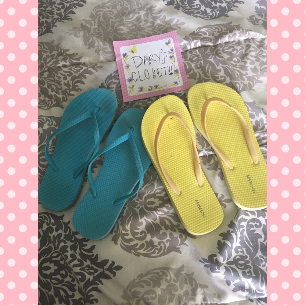 FLASH SALE!!! 🌻🌻🌻 Pool flip flops