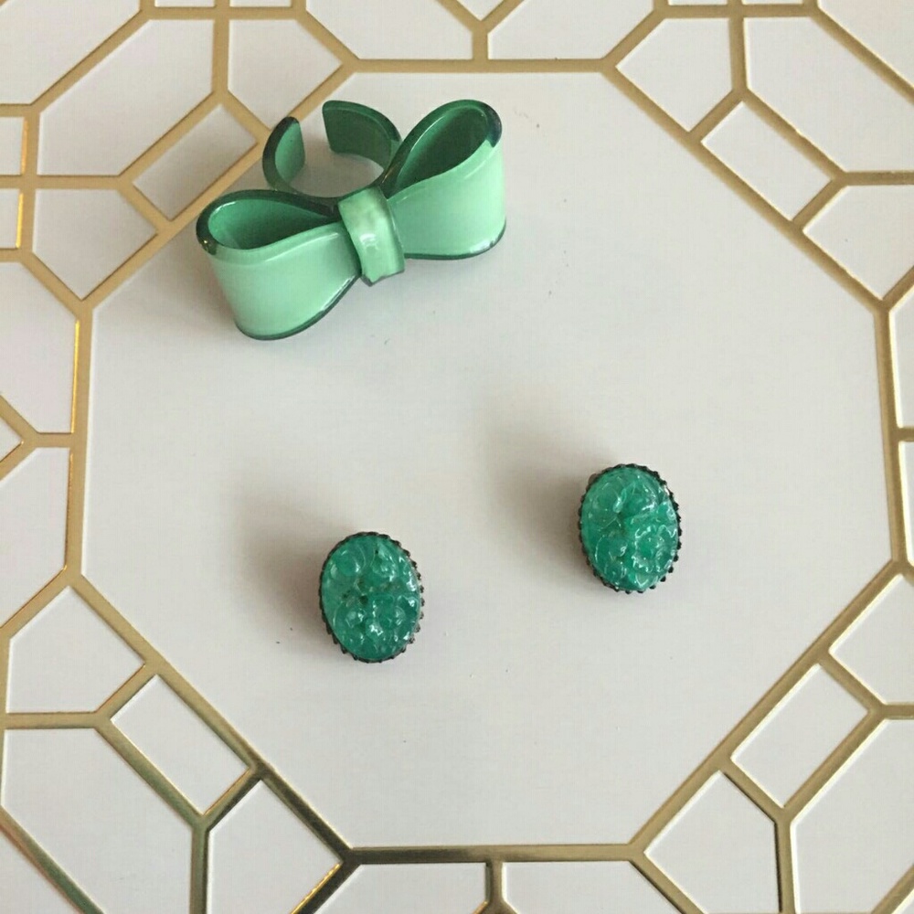 Green retro bow ring