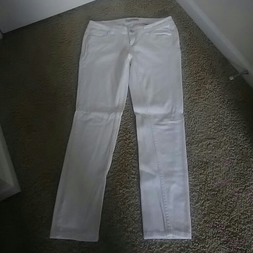 White denim jeans