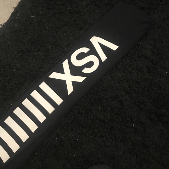 Vs work out pants *sold - Picture 1 of 3