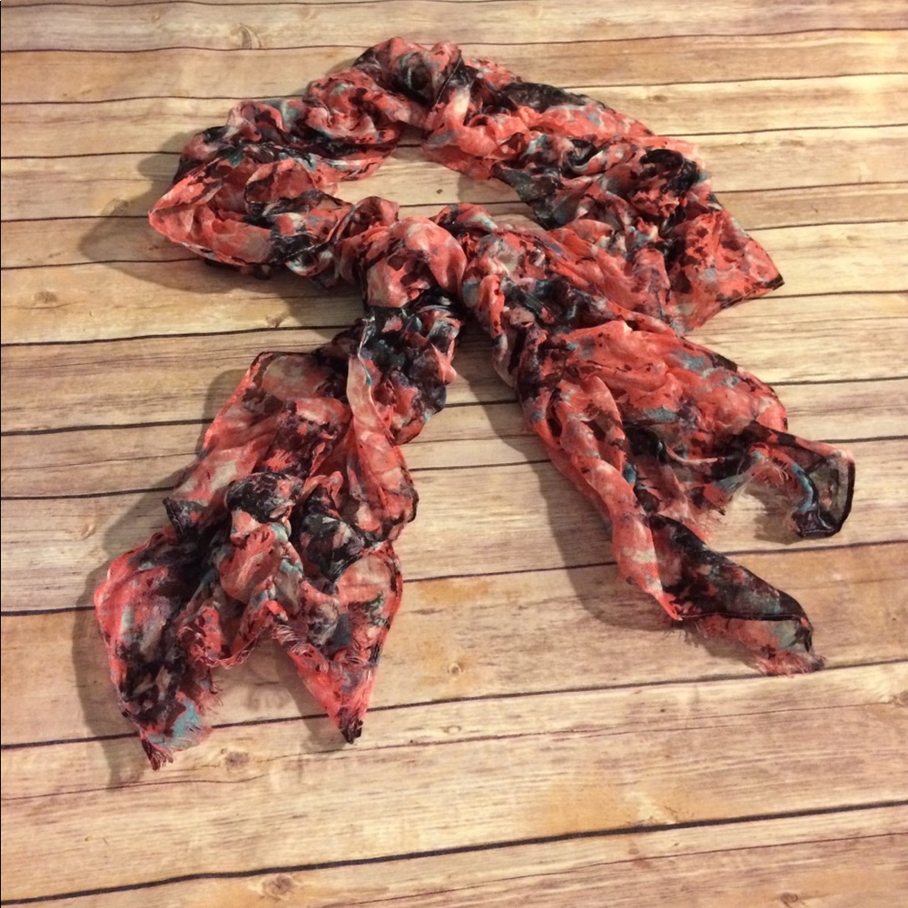 Abstract Pattern Ruffled Scarf