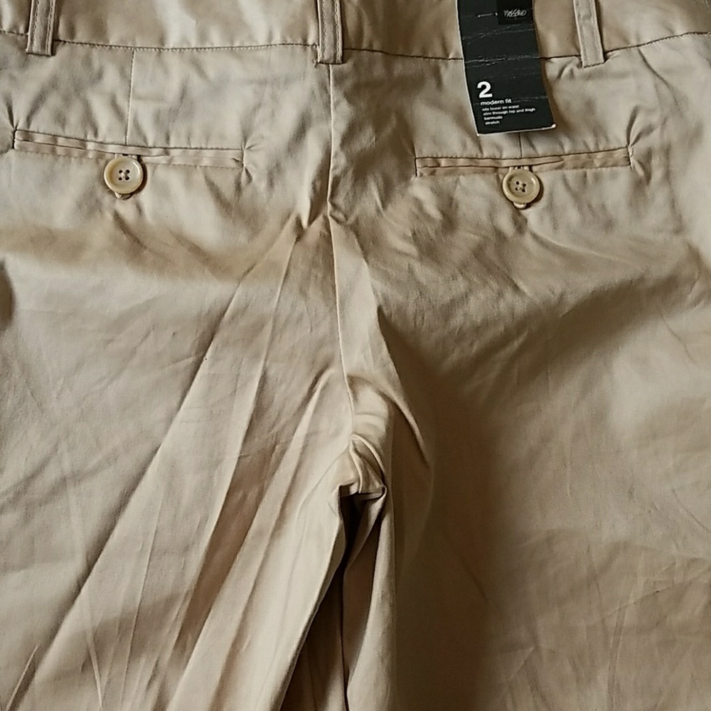 Bundle of two Bermuda size 2 NWT - Picture 2 of 3