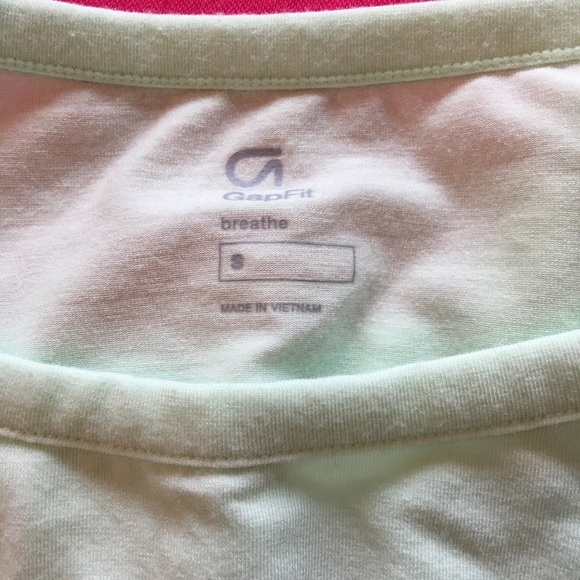 Lot of three GapFit tanks - Picture 2 of 8