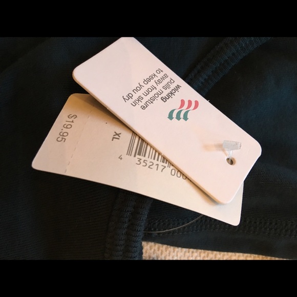 Lot of three GapFit tanks - Picture 5 of 8