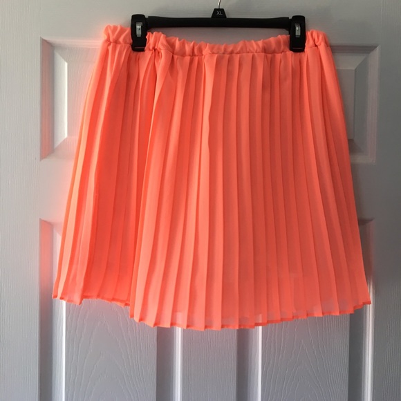 Skirt - Picture 2 of 2