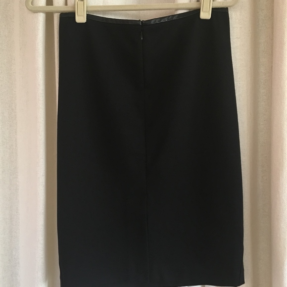 ❤️SOLD❤️ Vince Faux Leather Trimmed Pencil Skirt 2 - Picture 4 of 8