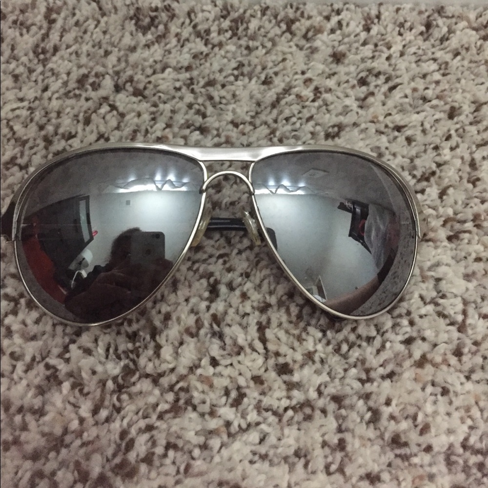 Silver men's aviator sunglasses