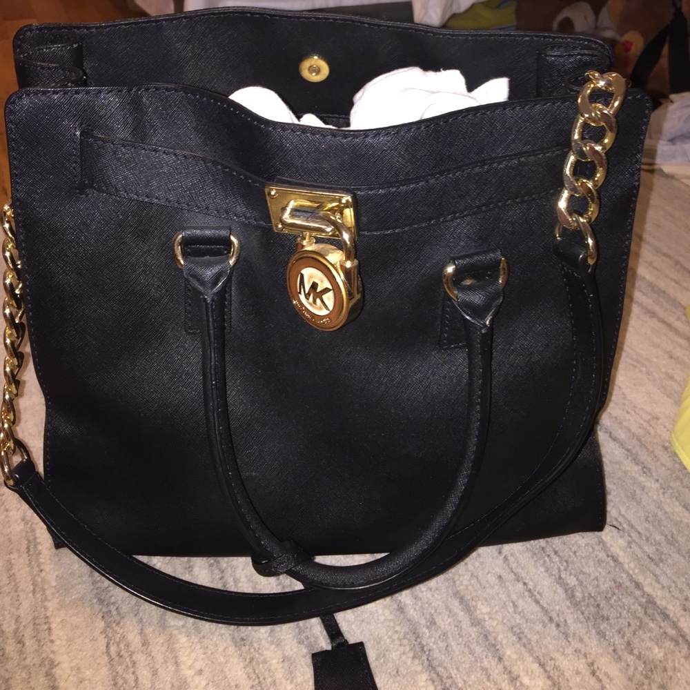 GORGEOUS Michael Kors Black leather tote 💕